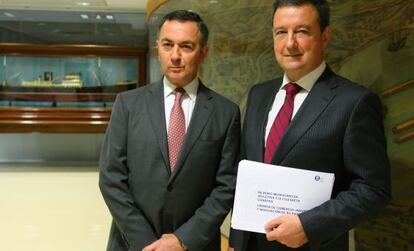 A la izquierda el presidente de la Cámara José Ángel Corres junto al secretario general de este organismo, Juan Carlos Landeta