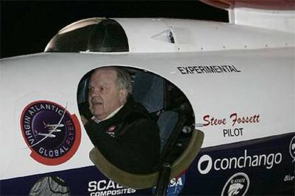 Steve Fossett, antes de despegar a bordo del <i>GlobalFlyer, </i>en Cabo Cañaveral.