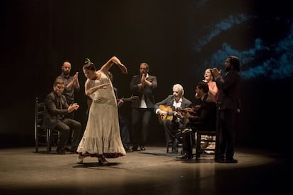 Fuensanta 'La Moneta', durante la representación de su obra 'Granada' en el Teatro Central de Sevilla., el 27 de septiembre.