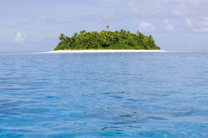 El islote de Teafualiku, frente al atolón de Funafuti, en Tuvalu, está amenazado por el aumento del nivel del mar.