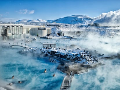 El complejo de aguas termales de Blue Lagoon, cerca de Reikiavik, la capital de Islandia.
