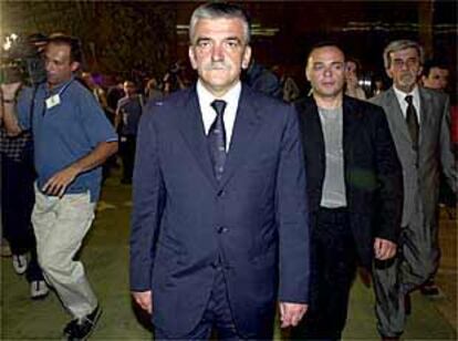Zoran Zizic, tras presentar su dimisión como primer ministro de Yugoslavia.