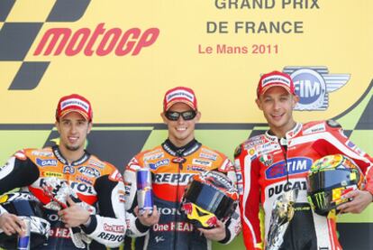 Dovizioso, Stoner y Rossi en el podio de Le Mans