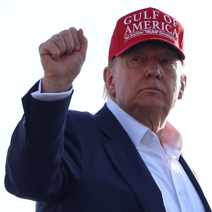 U.S. President Donald Trump wears a "Gulf of America" hat as he boards Air Force One to depart for Florida, at Joint Base Andrews, Maryland, U.S., July 1, 2025. REUTERS/Evelyn Hockstein
     TPX IMAGES OF THE DAY     
