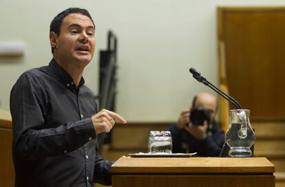 El presidente de Sortu, Hasier Arraiz, durante una intervención en el Parlamento vasco.
 