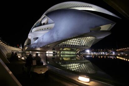 Vista nocturna del Palau de les Arts de Valencia.