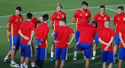 Los jugadores de Espa&ntilde;a, el lunes en Las Rozas.