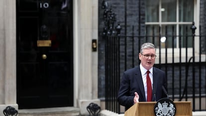 Keir Starmer, en su primer discurso como primer ministro a las puertas de Downing Street.