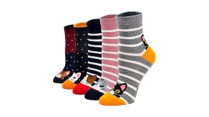 Packs de calcetines sobre fondo blanco.