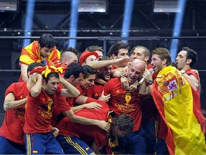 La alimentación es clave para un buen entrenamiento. En la imagen, la selección española celebra el triunfo en la Eurocopa de 2012.