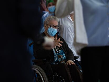 Josefa Pérez, 89, became the first woman in the Catalonia region to receive the Covid-19 vaccine on Sunday.