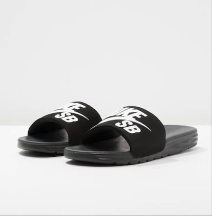 Este modelo de Nike es toda una institución en el universo de las sandalias ‘pala’. Las Benassi Solar son originales de la línea SB que viste a los 'skaters' más sibaritas de la firma. Chanclas Benassi Solar. </p> Disponible por 27,95 euros en <a href="https://www.zalando.es/nike-sb-sandalias-red-ns412g000-g11.html">zalando.es</a>. </p>