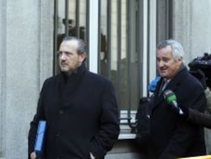 Jorge Dorribo (izquierda) acude al Supremo en compa&ntilde;&iacute;a de su abogado, el pasado febrero.