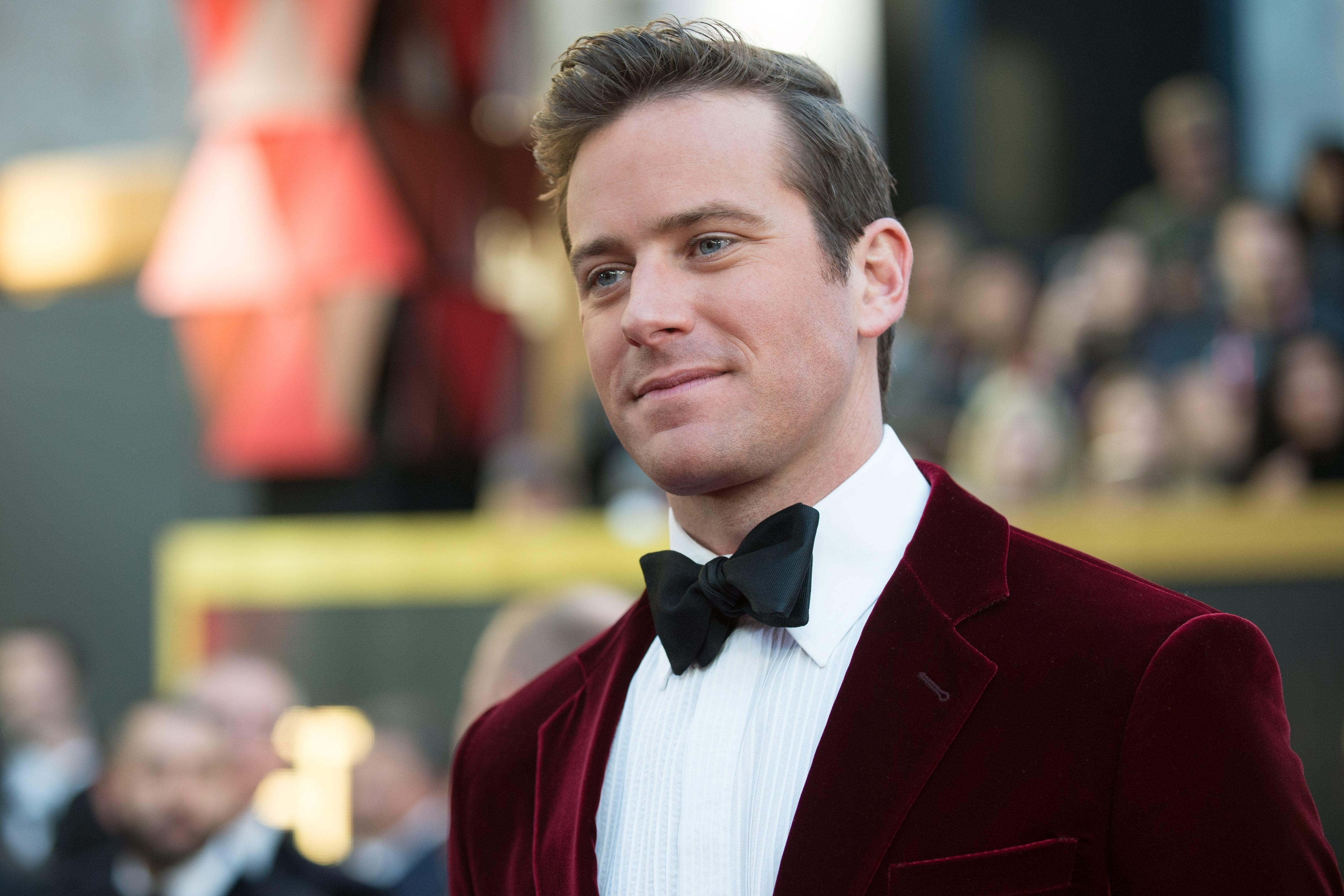 El regreso de Armie Hammer: protagonista de un wéstern y presentador de un ‘podcast’ en el que bromea con ir bien alimentado