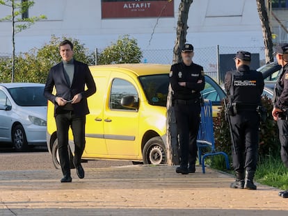 David Sánchez, hermano del presidente del Gobierno, a su llegada este viernes a los juzgados de Badajoz, donde declara por segunda vez como imputado en la causa en la que se investiga supuestas irregularidades en su contratación por la diputación pacense.