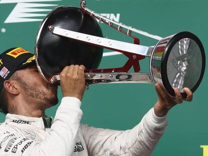 Lewis Hamilton celebra la victoria en Austin.