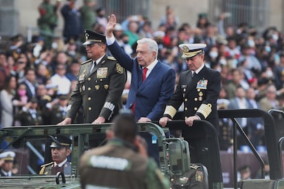 Previo al inicio del desfile, el presidente de México, Andrés Manuel López Obrador, ofreció un discurso en el que, entre otras cosas, propuso crear un comité de diálogo para poner fin al conflicto en Ucrania, se comprometió a seguir demandando la libertad de Julian Assange y agradeció a la Guardia Nacional por “garantizar la seguridad pública del país”.
