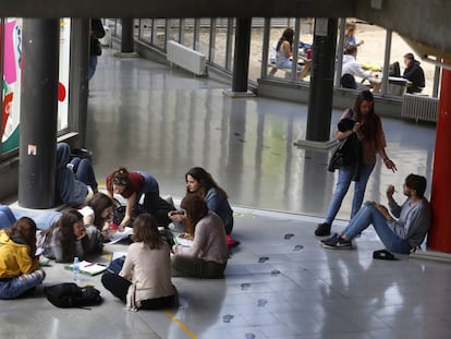 Un grupo de estudiantes en la Universidad Autónoma de Barcelona. 