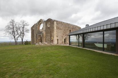 Monasterio de Santa María de la Sierra (Segovia), donde se enclava Ábbatte, una pequeña firma que crea objetos textiles hechos a mano.