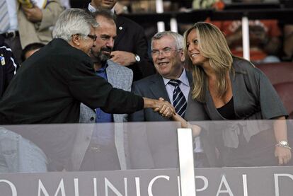 La ministra de Sanidad, Trinidad Jiménez, acudió ayer al estadio de fútbol del Getafe.