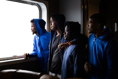 Cuatro inmigrantes somalíes, el 8 de julio, en el ferry que les traslada de Palma a Barcelona.