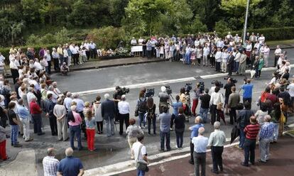 Momento del homenaje celebrado en Zumaia en memoria de Joxe Mari Korta, asesinado por ETA hace 13 años.