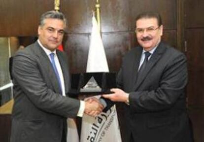 Jesús Silva, presidente de Ineco, junto al ministro de Transportes egipcio, Hany Dahy.