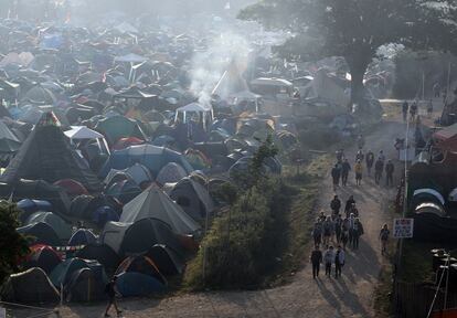 Las tiendas de acampar, en la granja de Worthy, donde pernoctan la mayoría del público de Glastonbury.