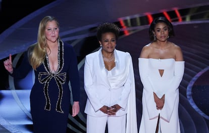 Desde la izquierda. Amy Schumer, Wanda Sykes y Regina Hall, en la gala de entrega de los Oscar.