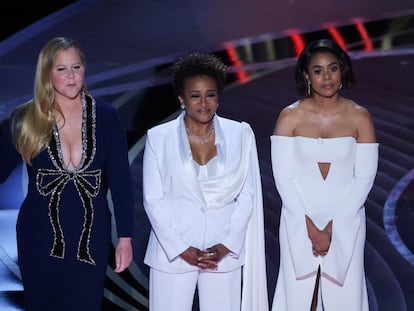 Desde la izquierda. Amy Schumer, Wanda Sykes y Regina Hall, en la gala de entrega de los Oscar.