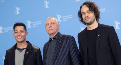 El actor Luis Alberti, Peter Greenaway y Elmer Back durante el estreno de su película 'Eisenstein en Guanajuato'.