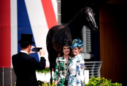 Royal Ascot, más allá de la competición, es uno de los eventos sociales más importantes del año en el Reino Unido. Este 2024, tiene lugar desde este martes 18 de junio hasta el próximo sábado 22 de junio. 