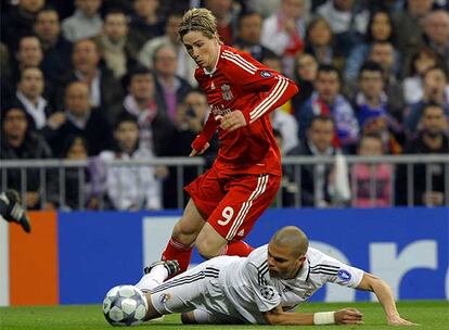 El español, ex del Atlético de Madrid, llega al Bernabéu con el Liverpool con ganas de sorprender al Real Madrid. Ambos equipos disfrutan de oportunidades en los 20 primeros veinte minutos.