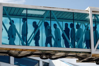 Migrantes deportados llegan al aeropuerto Simón Bolívar, en Maiquetia (Venezuela), el 16 de enero.