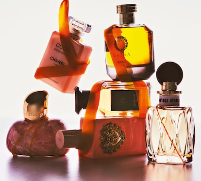 De izda. a dcha. y de arriba abajo, bruma perfumada Coco Mademoiselle de CHANEL, y los perfumes Sasva de SAAQI, Oud Nude de GUERLAIN, Rose Quartz de ARISTOCRAZY, My Devotion Eau de Parfum Intense de DOLCE & GABBANA y Miutine de MIU MIU.