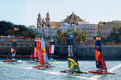 Flota de SailGP en la bahía de Cádiz