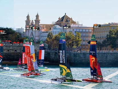 Flota de SailGP en la bahía de Cádiz
