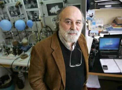 Claudio Palomo, en su laboratorio en la UPV.