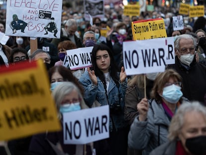 Concentración unitaria de la Plataforma Aturem la Guerra en Barcelona