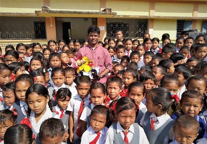 Alumnos de la escuela de la aldea india de Possenggagre, beneficiarios del proyecto solidario de Ingeteam.