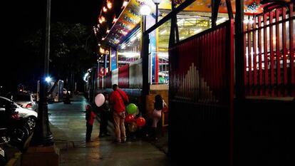 Vista nocturna de los Símbolos, Caracas.