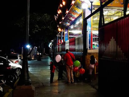 Vista nocturna de los Símbolos, Caracas.