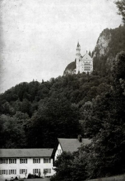 Castillo de Neuschwanstein, cerca de Füssen (Alemania). Walt Disney se inspiró en él para diseñar el castillo de la Bella Durmiente en los parques Disneyland.