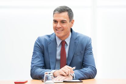 El presidente del Gobierno en funciones, Pedro Sánchez, este martes durante su reunión con la comisión de su partido encargada de buscar posibles apoyos a la investidura.