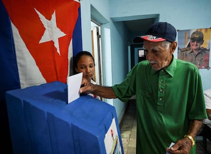 el presidente del país, Miguel Díaz-Canel, planteó que votar a favor era también “decir sí por la unidad, por la revolución, por el socialismo y sí por Cuba”.