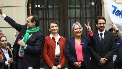 Los candidatos Jaime Mulet, Carolina Tohá, Jeanette Jara y Gonzalo Winter en Santiago, Chile.