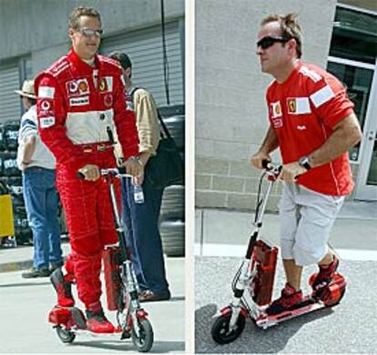 Schumacher (izq.) y Barrichello, en el circuito de Indianápolis.