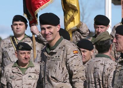 30 de enero de 2014. Su último cumpleaños. Los 46 los celebró con una visita a una de las unidades de élite del Ejército, la brigada paracaidista Almogávares en Paracuellos del Jarama (Madrid). Se trataba de un momento muy delicado para la monarquía, con la declaración como imputada de la infanta Cristina por el caso Noós el 8 de febrero y el Rey recuperándose de su quinta operación de cadera.