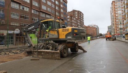Obras de restauración de la zanja del barrio de Gamonal.