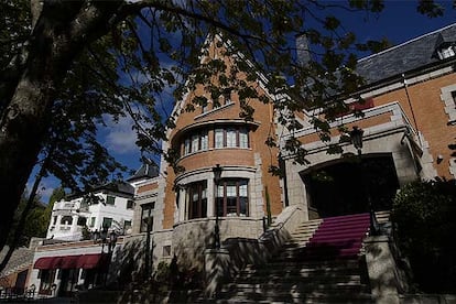 Fachada del hotel Palacio Miraflores, que abrió este verano en la localidad madrileña de Miraflores de la Sierra.